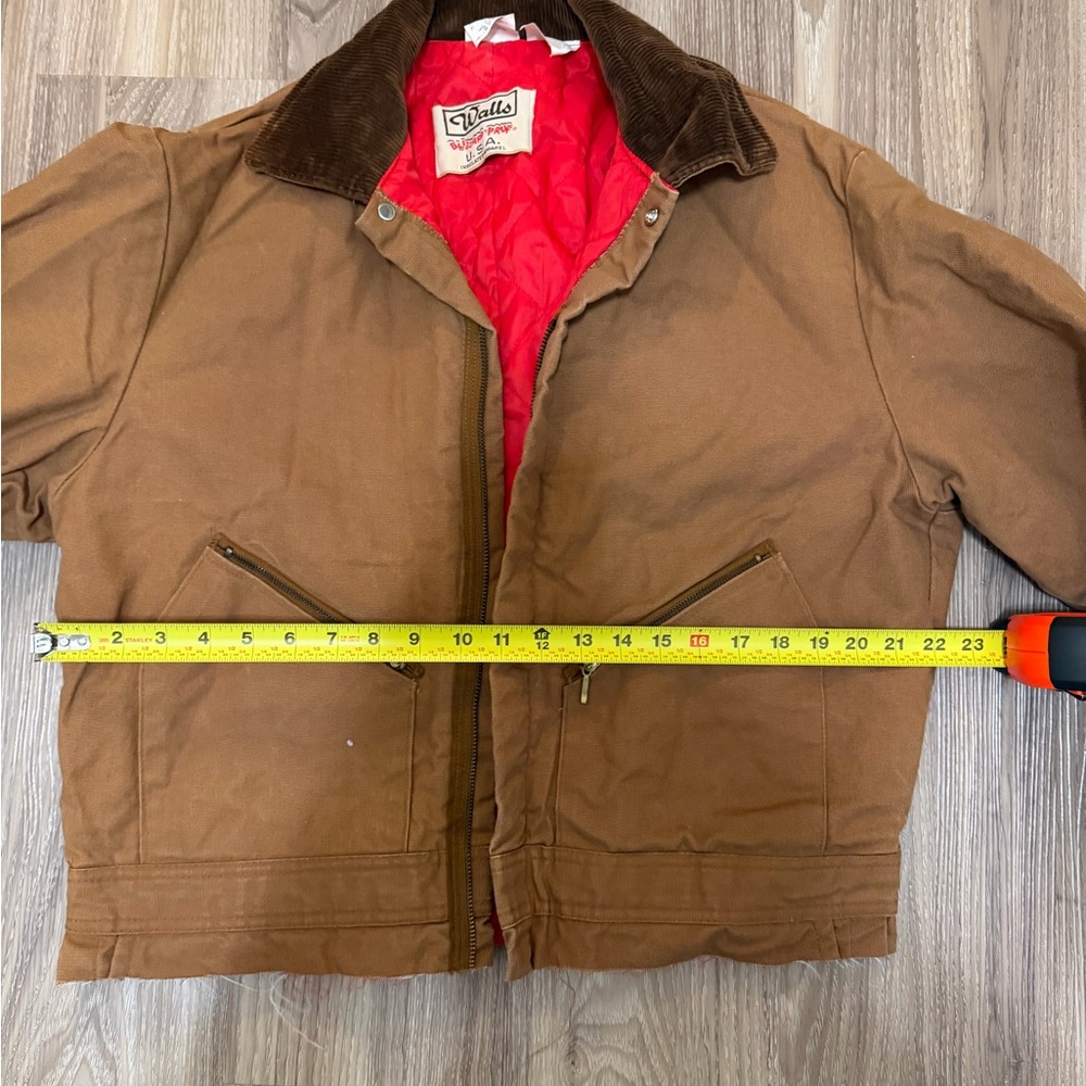 Wall cropped Brown Duck Jacket - image 4